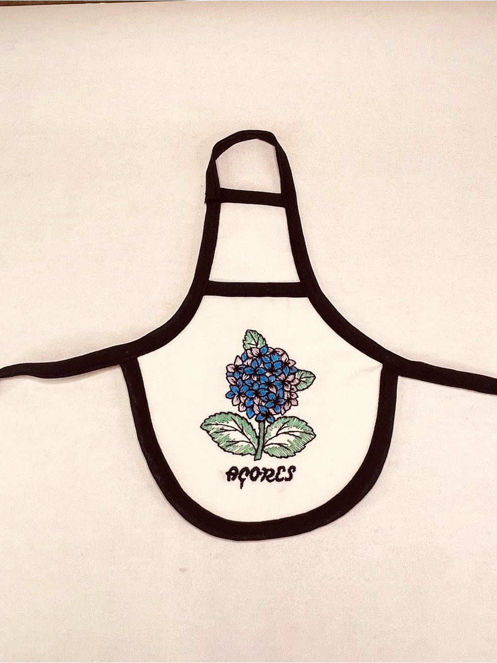 NEW Embroidered Hydrangea Gift Wine Bottle Cover Sleeve Azores Portugal Souvenir